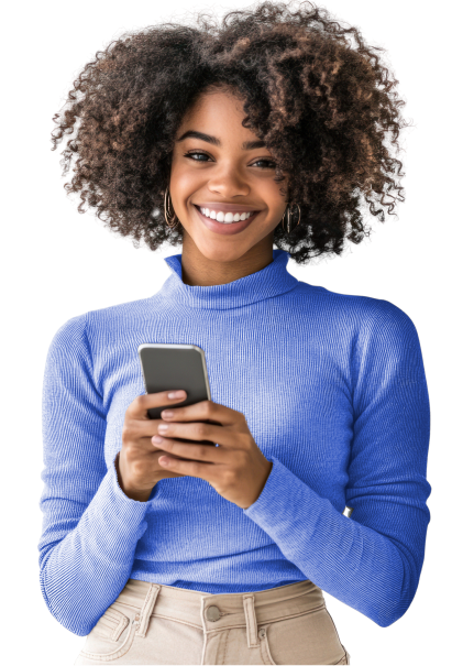 mulher negra com cabelo cacheado e o celular na mão